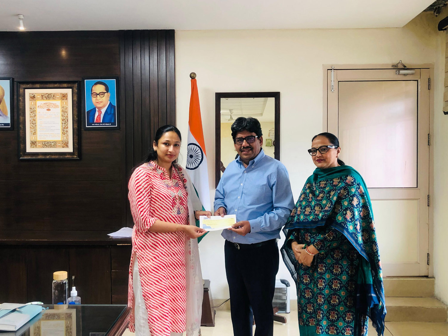 Manav Mangal Group of Schools presents a cheque of Rs 10 lakh to Deputy Commissioner for flood relief.